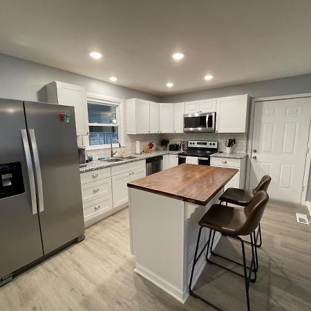 Remodeled Cottage With Sunroom Manchester Exterior photo
